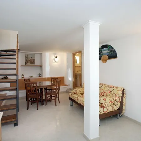 A Vanedda Longa Apartment Letojanni